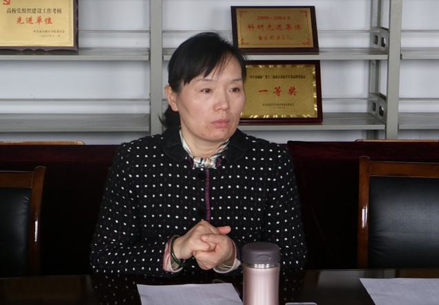 党总支贲爱玲书记给预备党员提希望 党总支贲爱玲书记给预备党员提希望